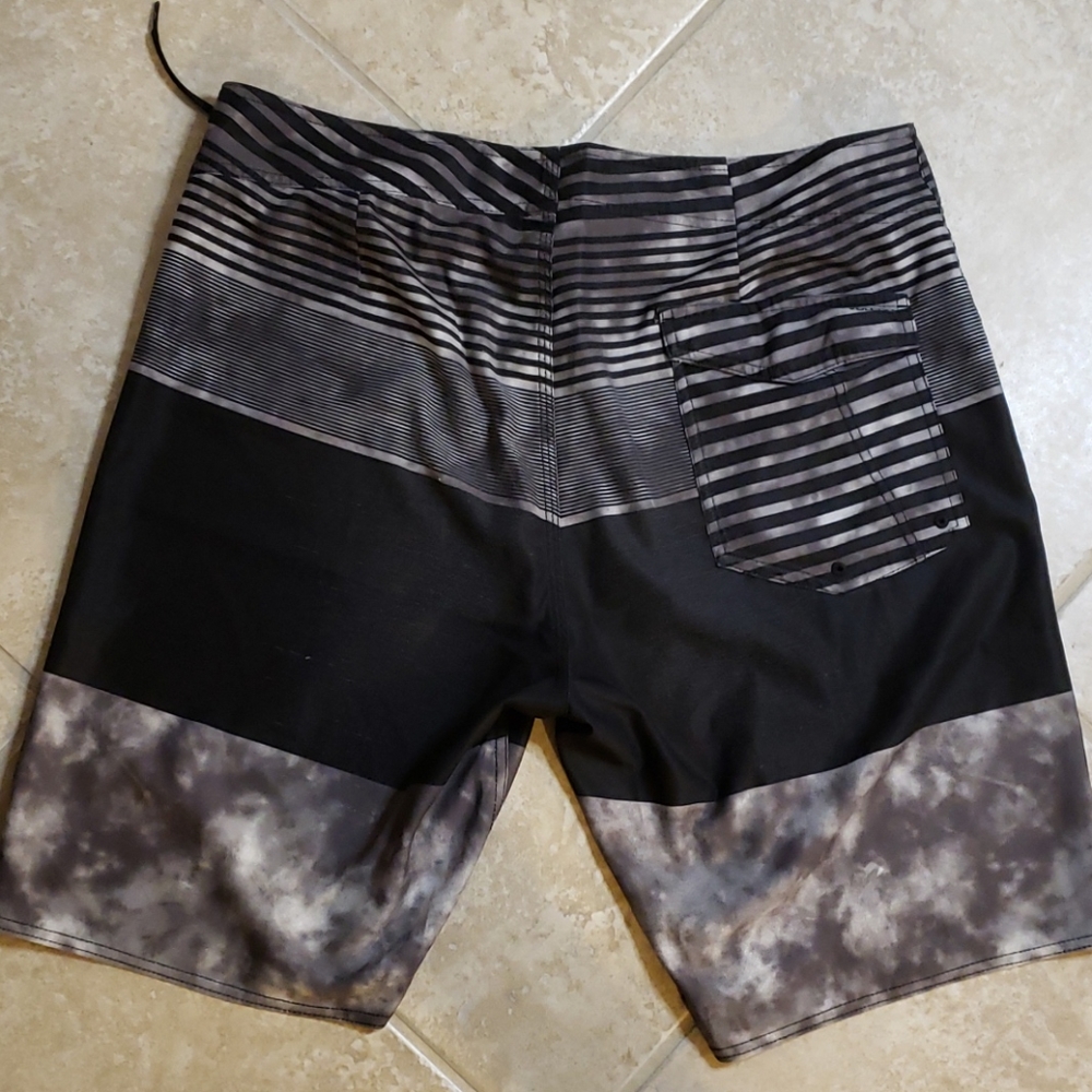 Volcom Men’s Black and Gray Striped Board Shorts - Picture 2 of 2